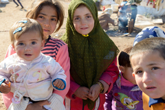 Neue Broschüre unterstützt Engagement für Flüchtlinge: Flüchtlingskinder (Bild: iStockphoto.com, jcarillet)