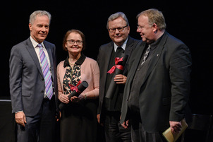 Bruno Staffelbach, Rektor der Universität Luzern, Margit Eckholt, Franz-Josef Bode und der Dekan der Theologischen Fakultät der Universität Luzern, Robert Vorholt