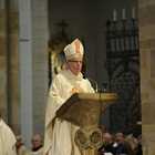 Der neue Weihbischof hält am Ende des Gottesdienstes eine Ansprache. (Bild: Bistum Osnabrück)