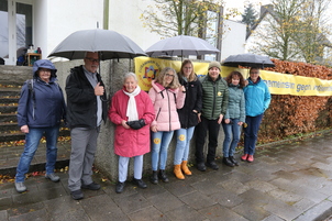 Das Bistum Osnabrück beteiligte sich auch an der Solidaritätsmahnwache vor der Synagoge in Osnabrück. 