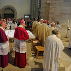 Insgesamt zehn Bischöfe nahmen an der Weiheliturgie teil. (Bild: Bistum Osnabrück)